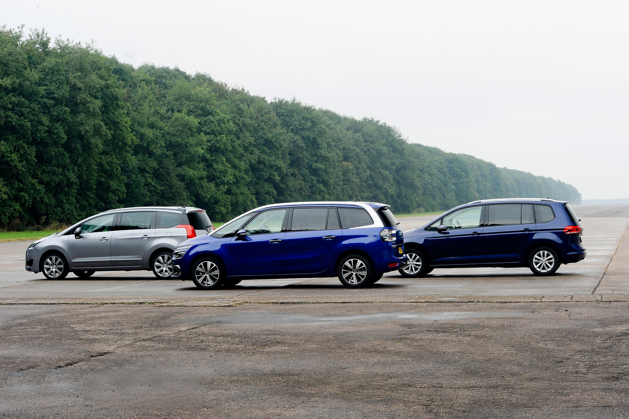 Citroen Grand C4 Picasso vs Volkswagen Touran vs Peugeot 5008 - 