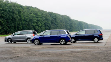 Citroen Grand C4 Picasso vs Volkswagen Touran vs Peugeot 5008 -