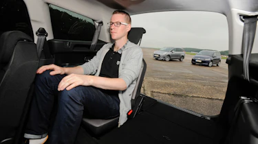 Citroen Grand C4 Picasso vs Volkswagen Touran vs Peugeot 5008 -