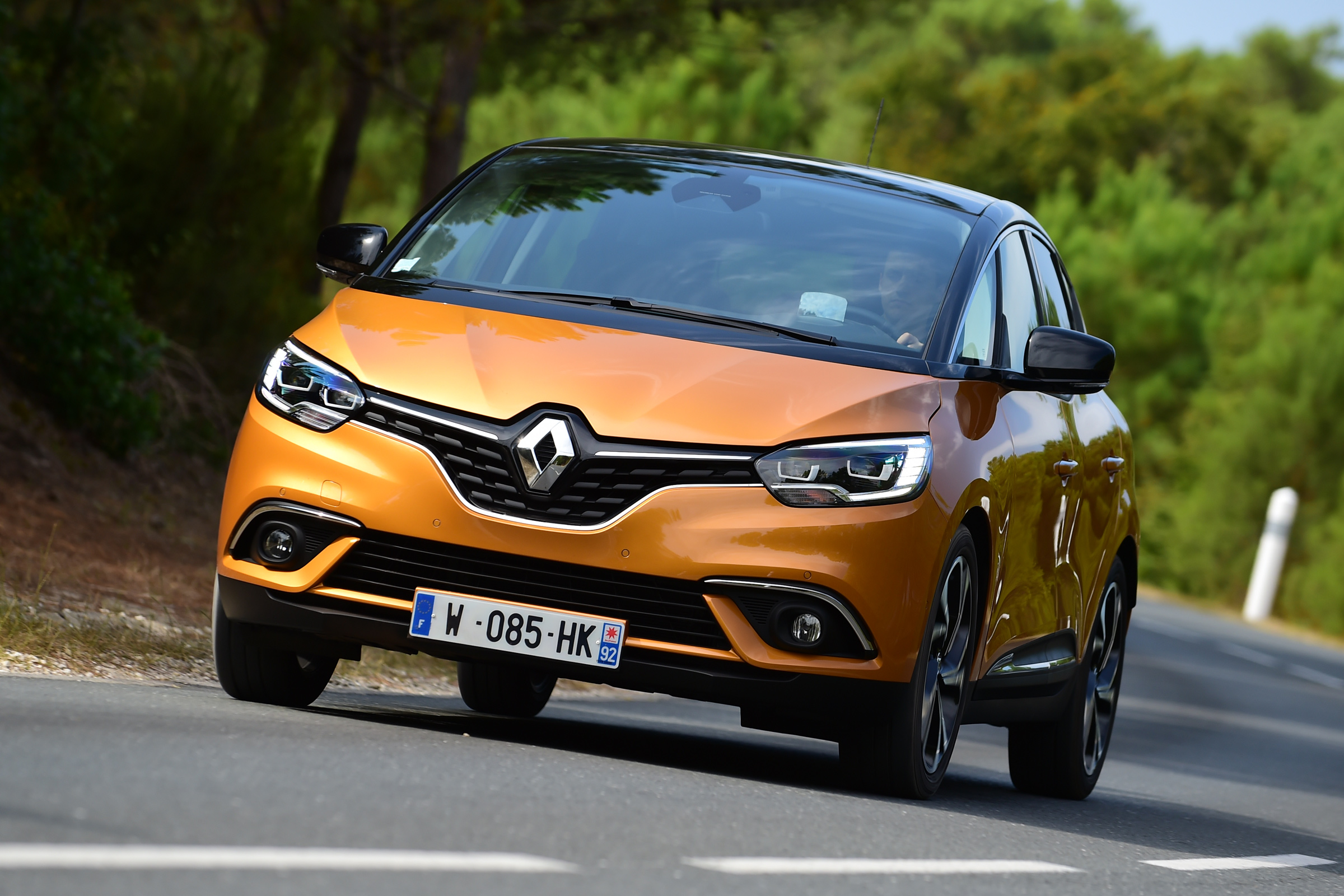 Renault Scenic 2016 - front cornering