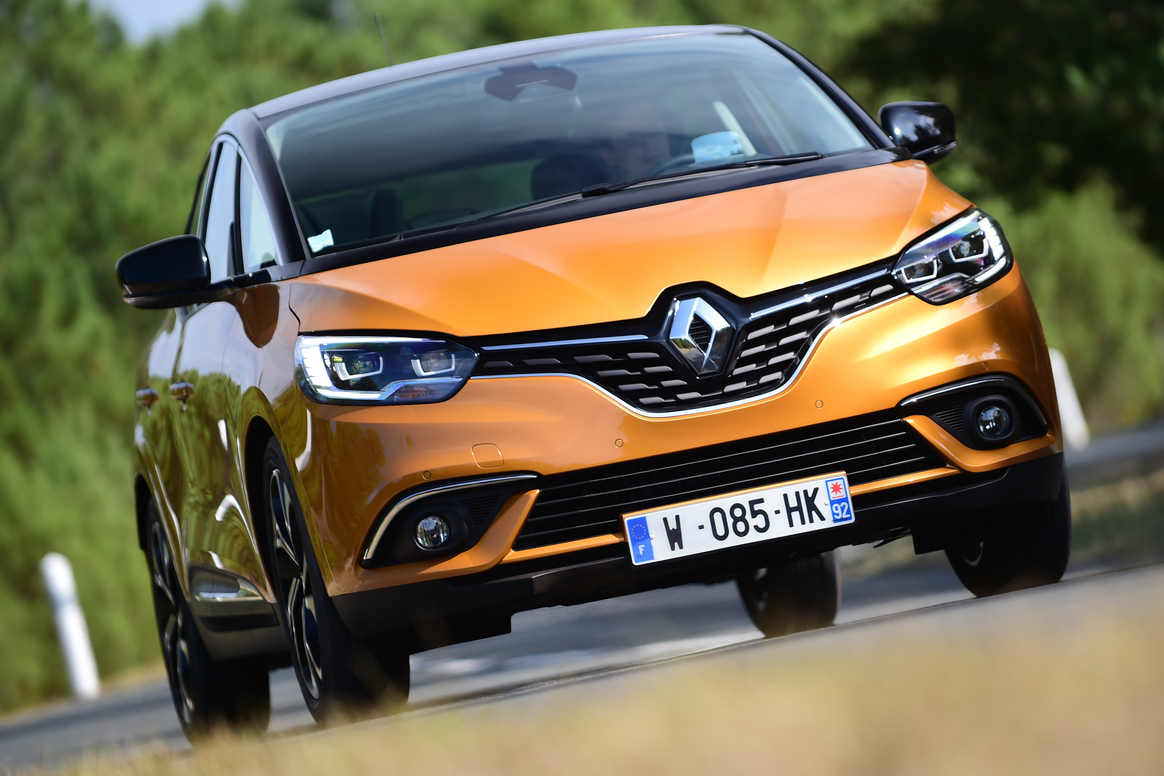 Renault Scenic 2016 - front cornering 2