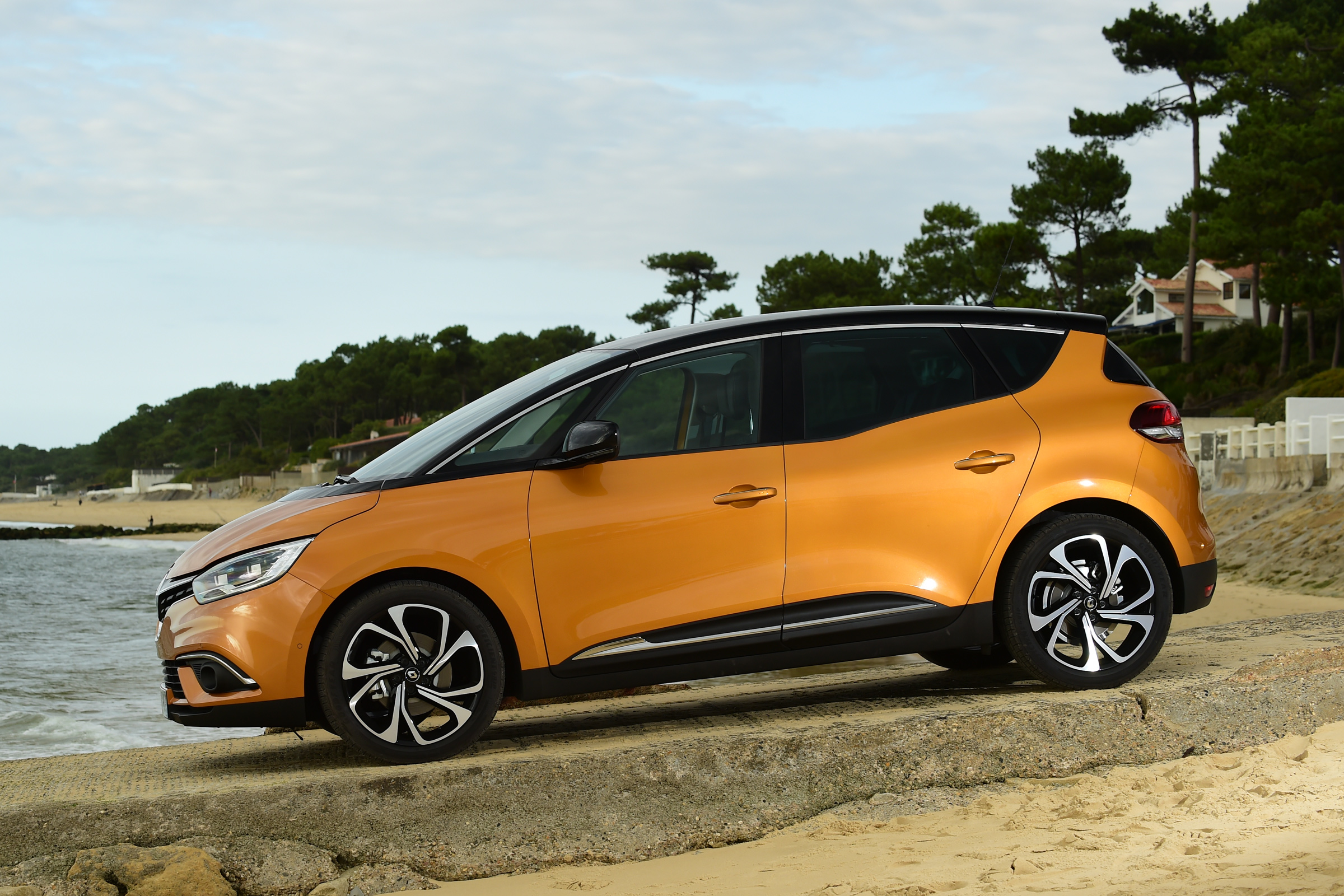 Renault Scenic 2016 - side