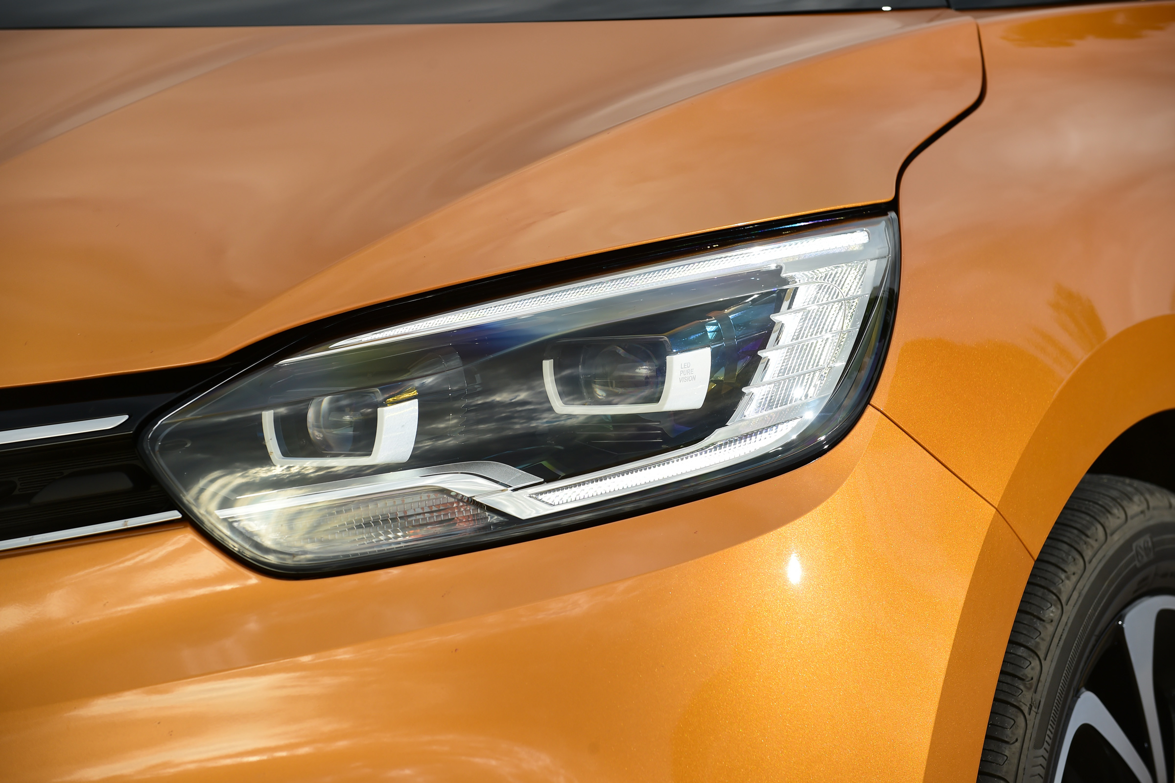 Renault Scenic 2016 - headlight