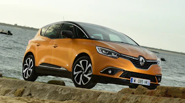 Renault Scenic 2016 - front quarter