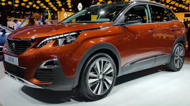 Peugeot 3008 - Paris front three quarter