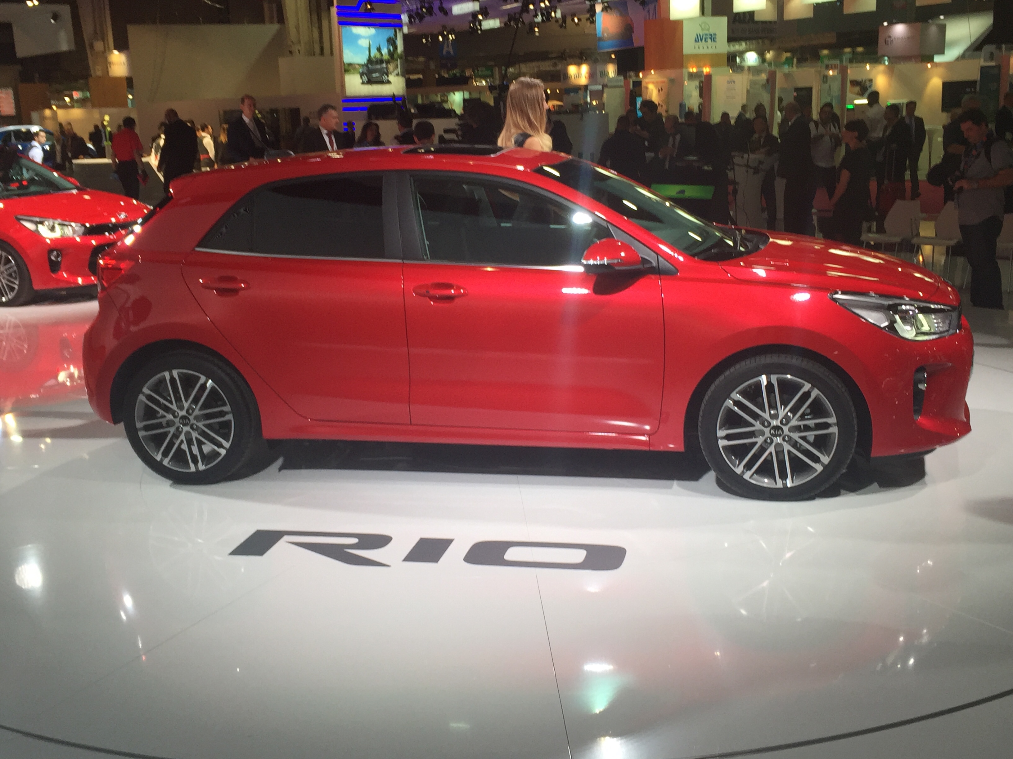 New Kia Rio revealed in Paris 2016 side