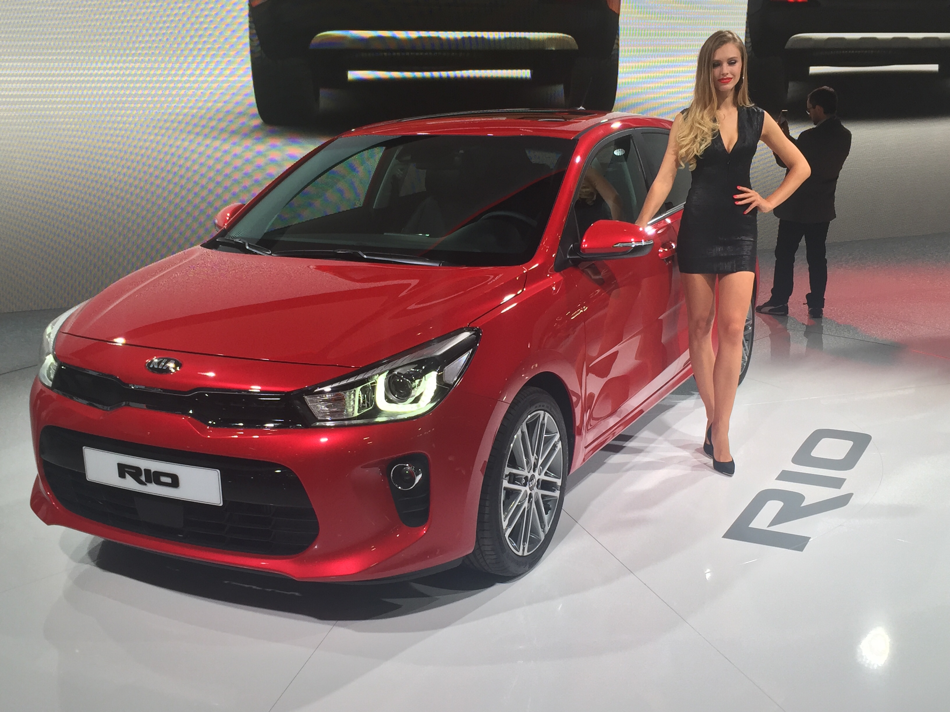 New Kia Rio revealed in Paris 2016 front