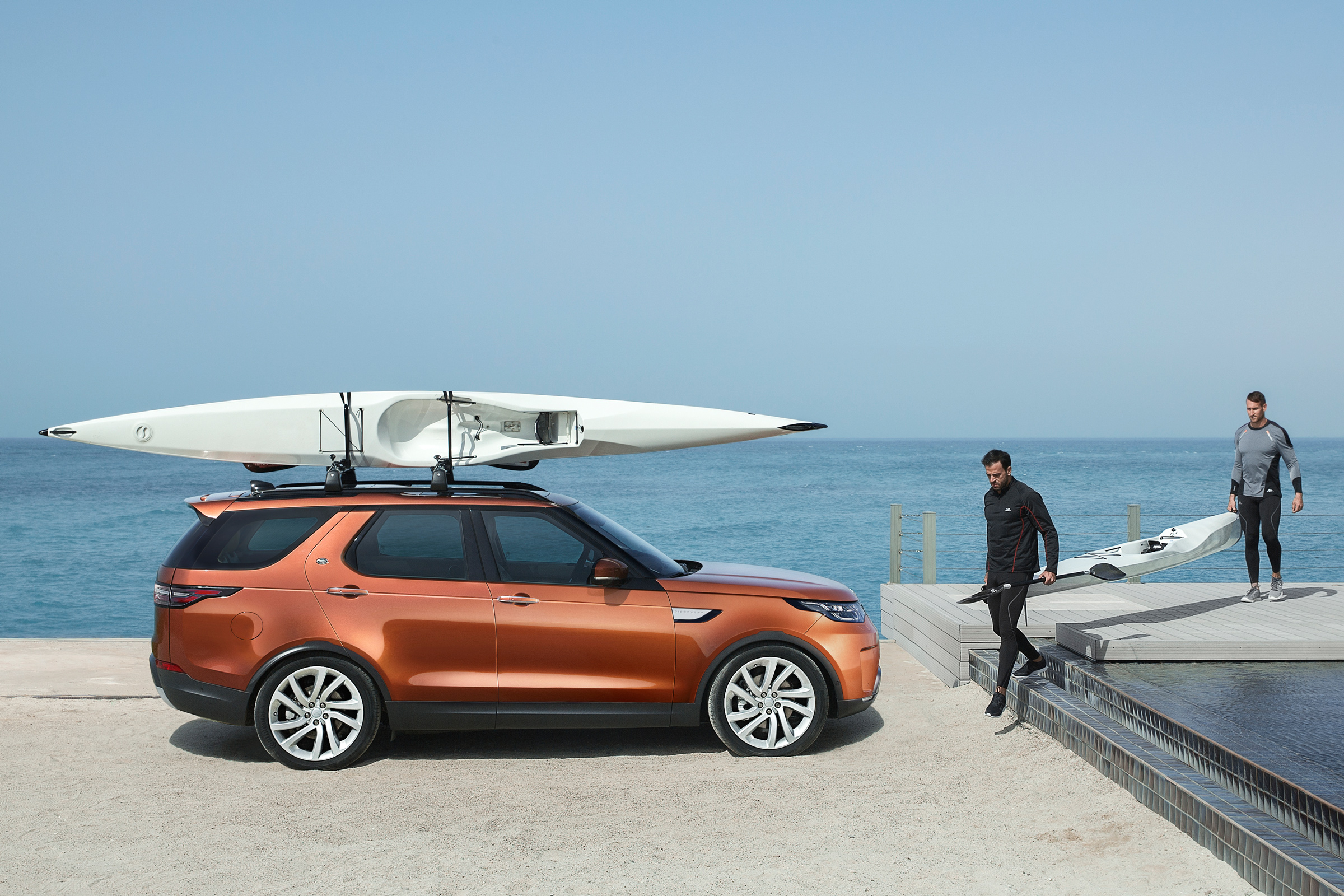 Land Rover Discovery 2017 - official surfboard