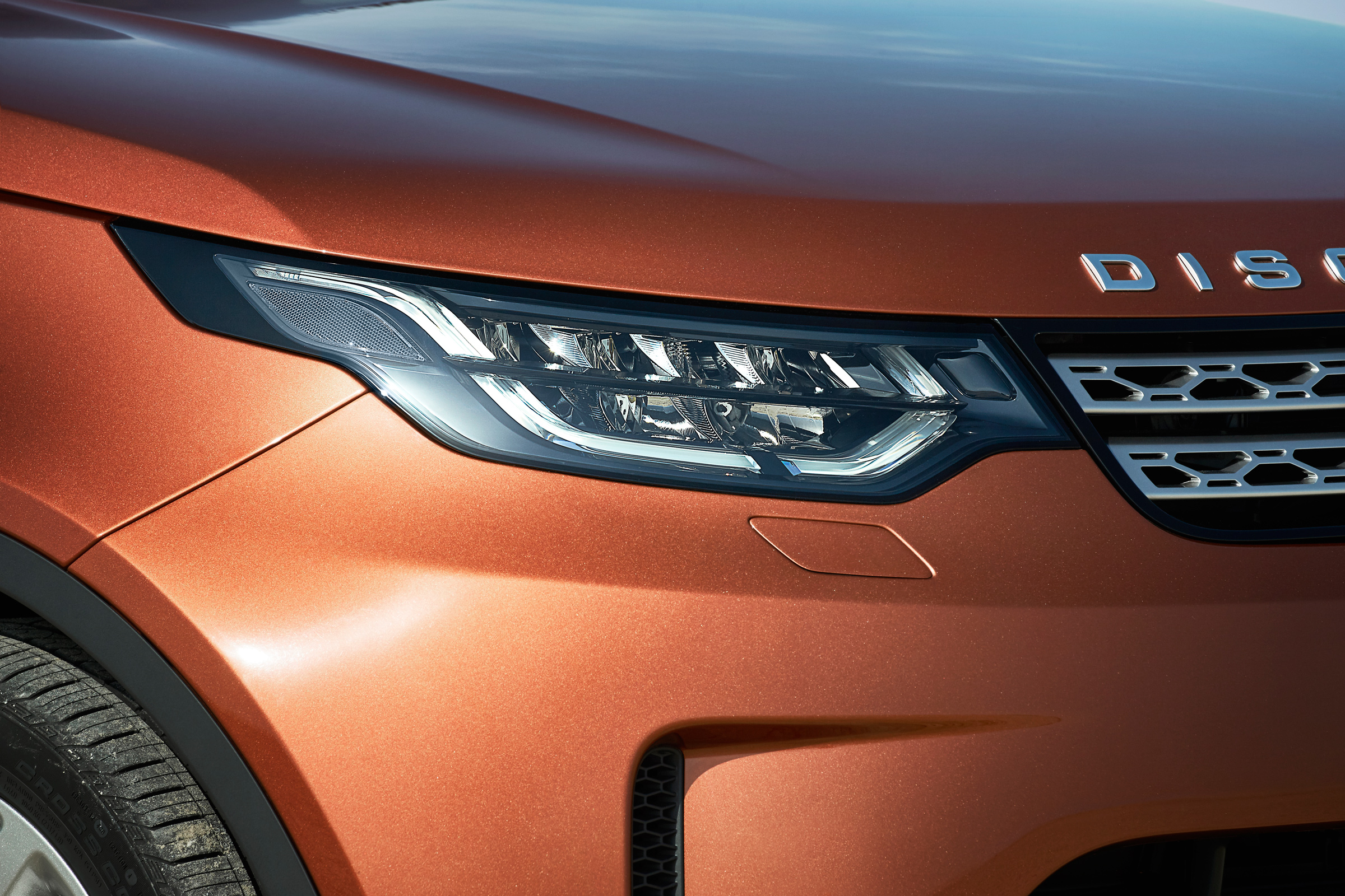 Land Rover Discovery 2017 - official headlight