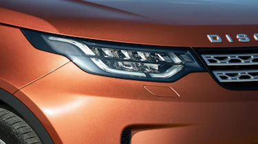 Land Rover Discovery 2017 - official headlight