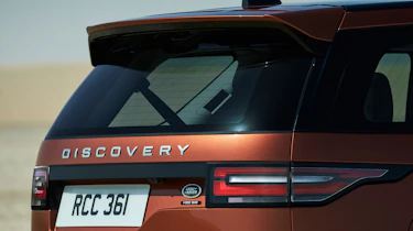 Land Rover Discovery 2017 - official rear detail