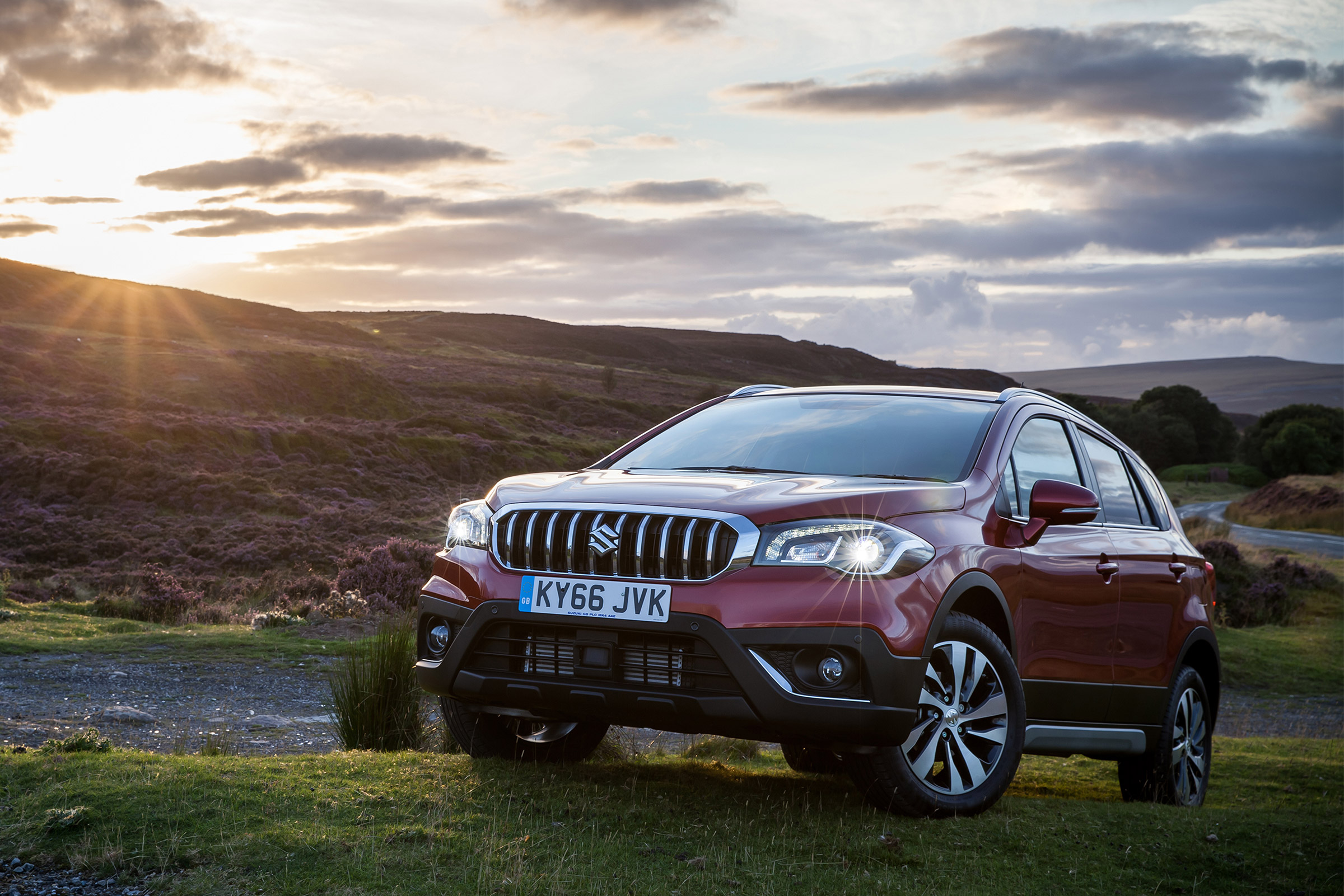 Suzuki SX4 S-Cross - front sunset