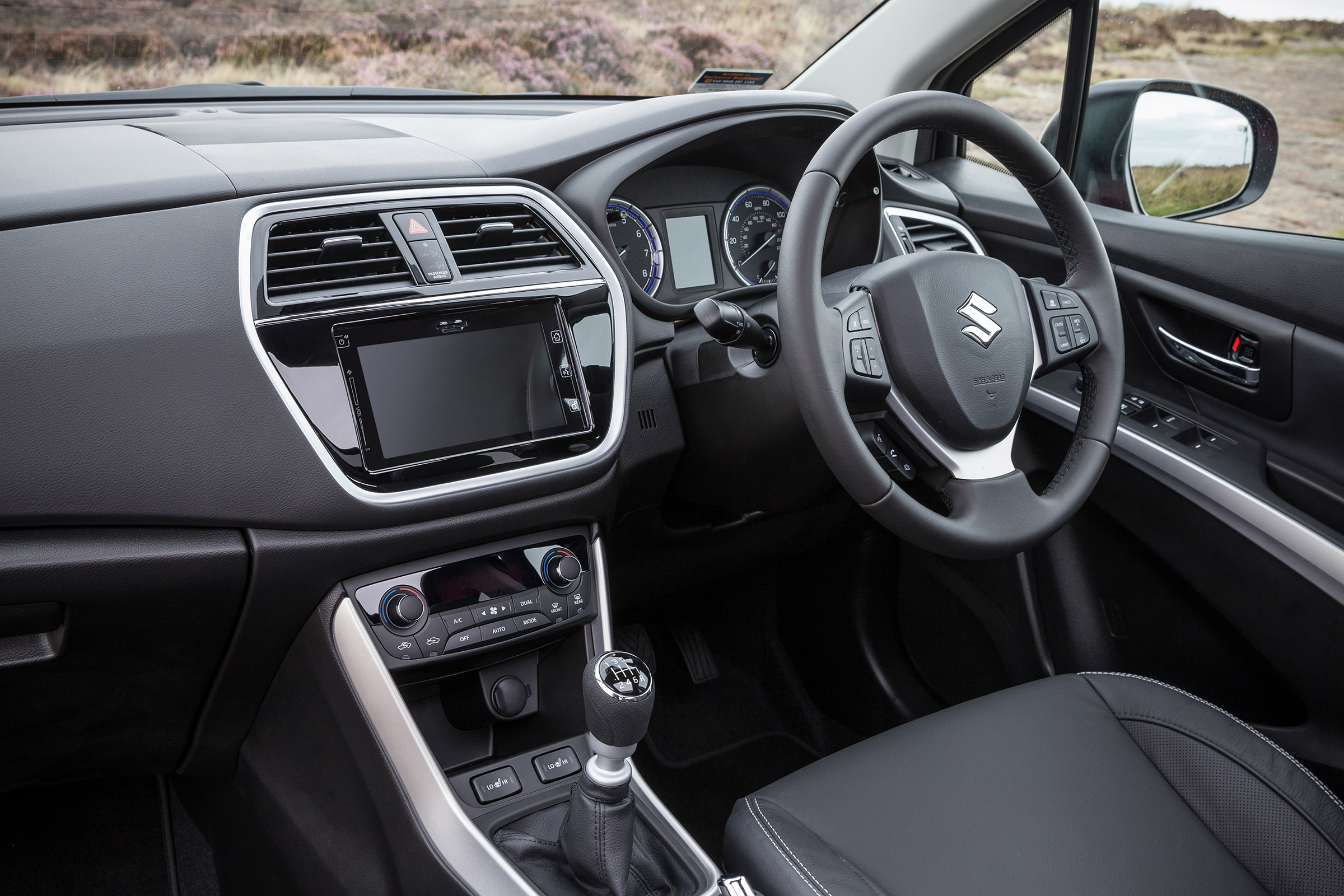 Suzuki SX4 S-Cross - dash