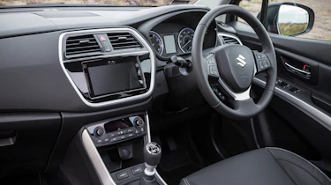 Suzuki SX4 S-Cross - dash