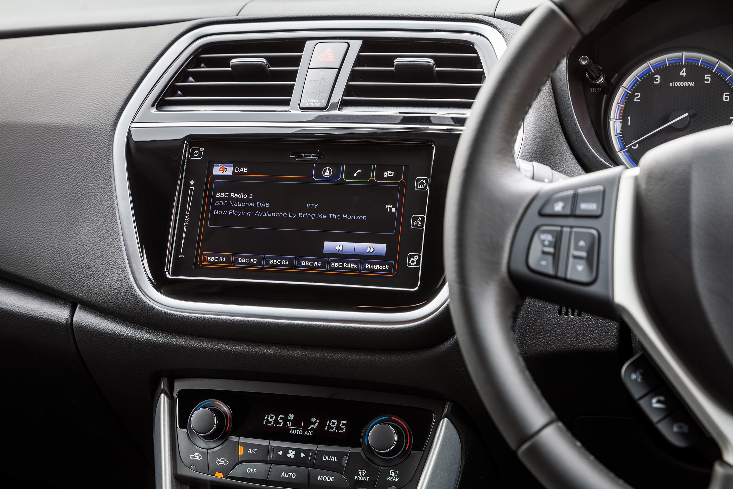 Suzuki SX4 S-Cross - screen