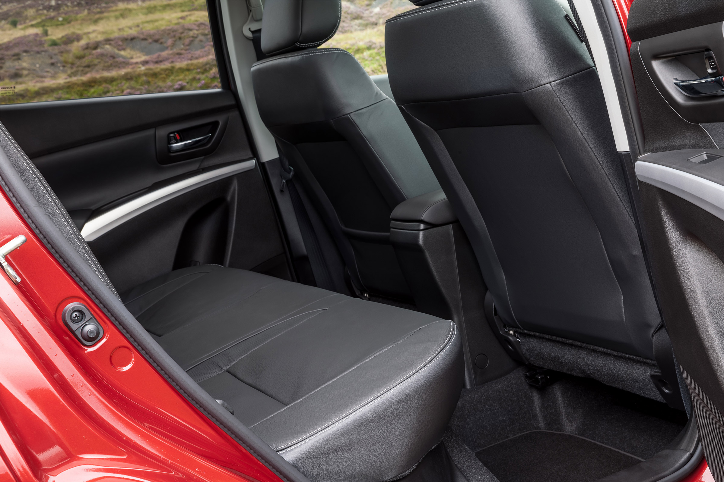 Suzuki SX4 S-Cross - rear seats