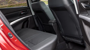 Suzuki SX4 S-Cross - rear seats