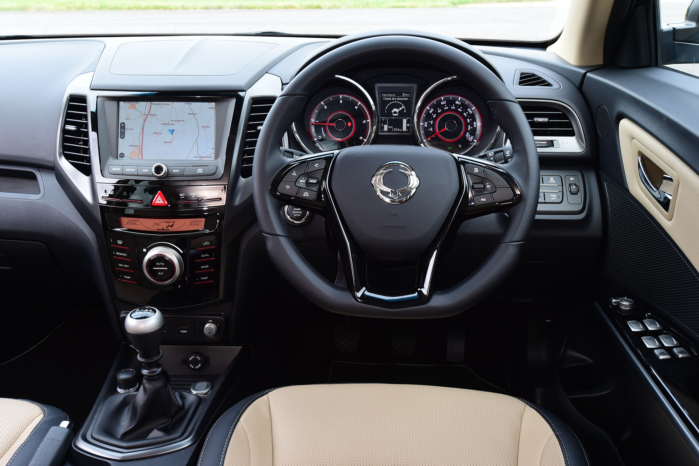 SsangYong Tivoli XLV manual - dash