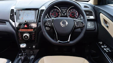SsangYong Tivoli XLV manual - dash