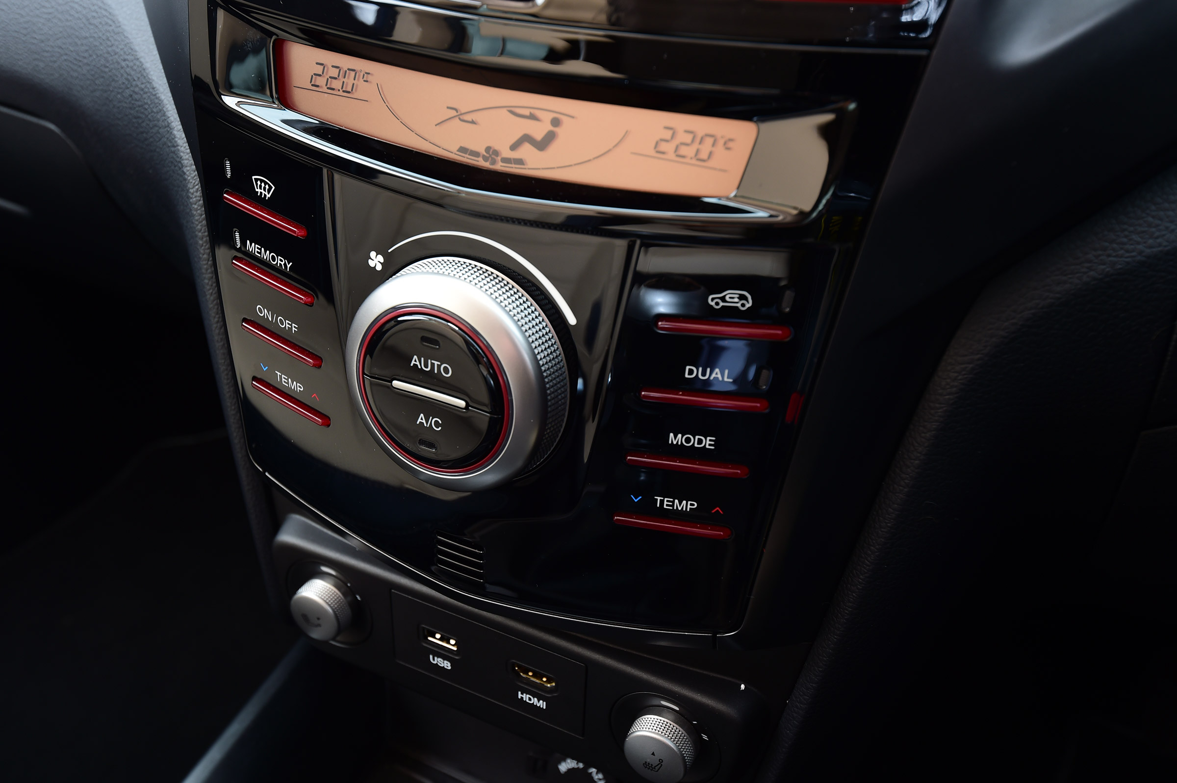 SsangYong Tivoli XLV - centre console