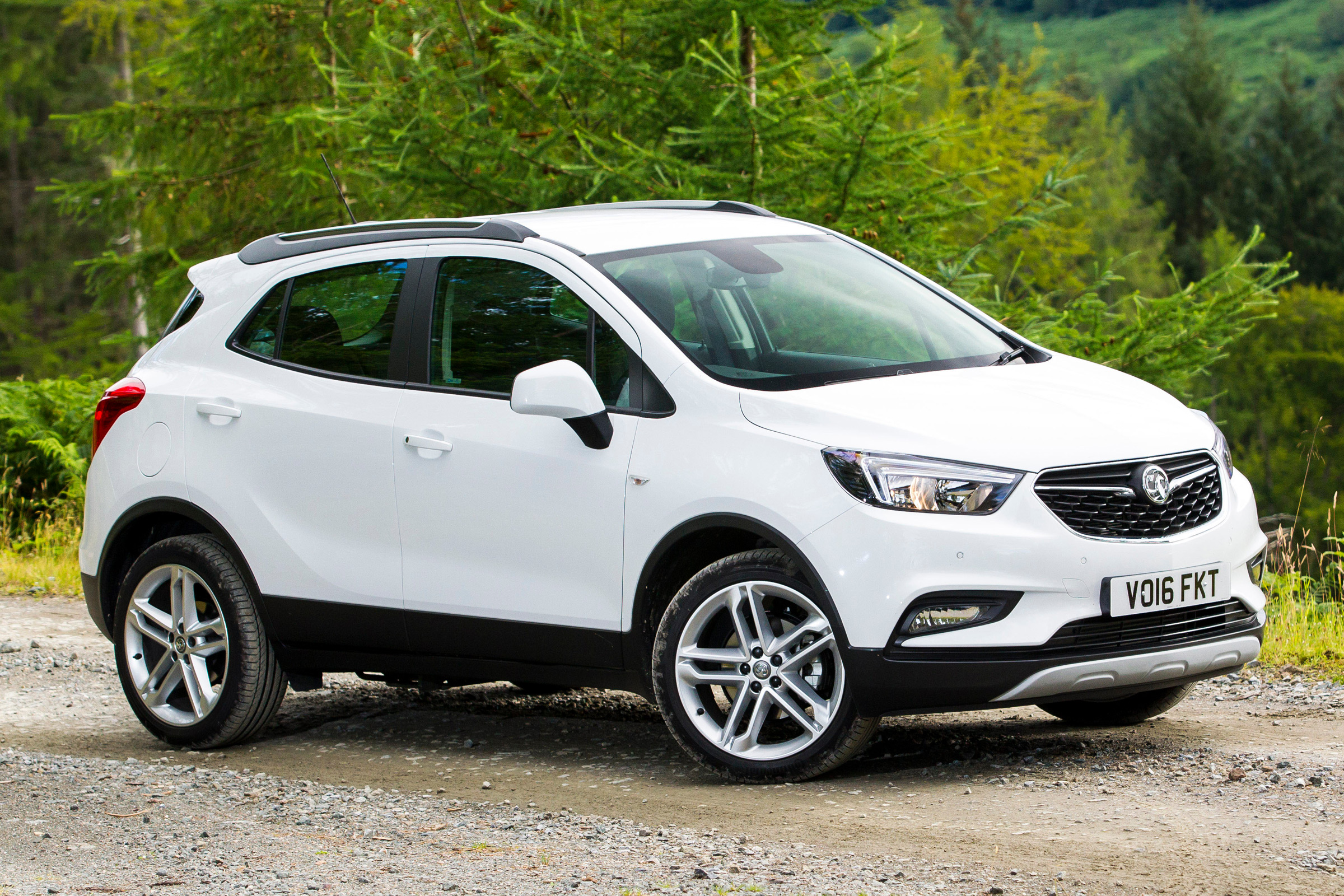 Vauxhall Mokka X 2016 - front quarter