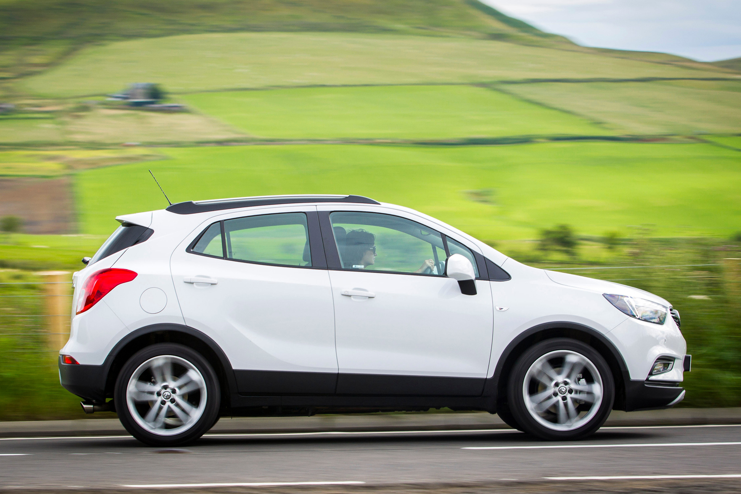 Vauxhall Mokka X 2016 - side tracking