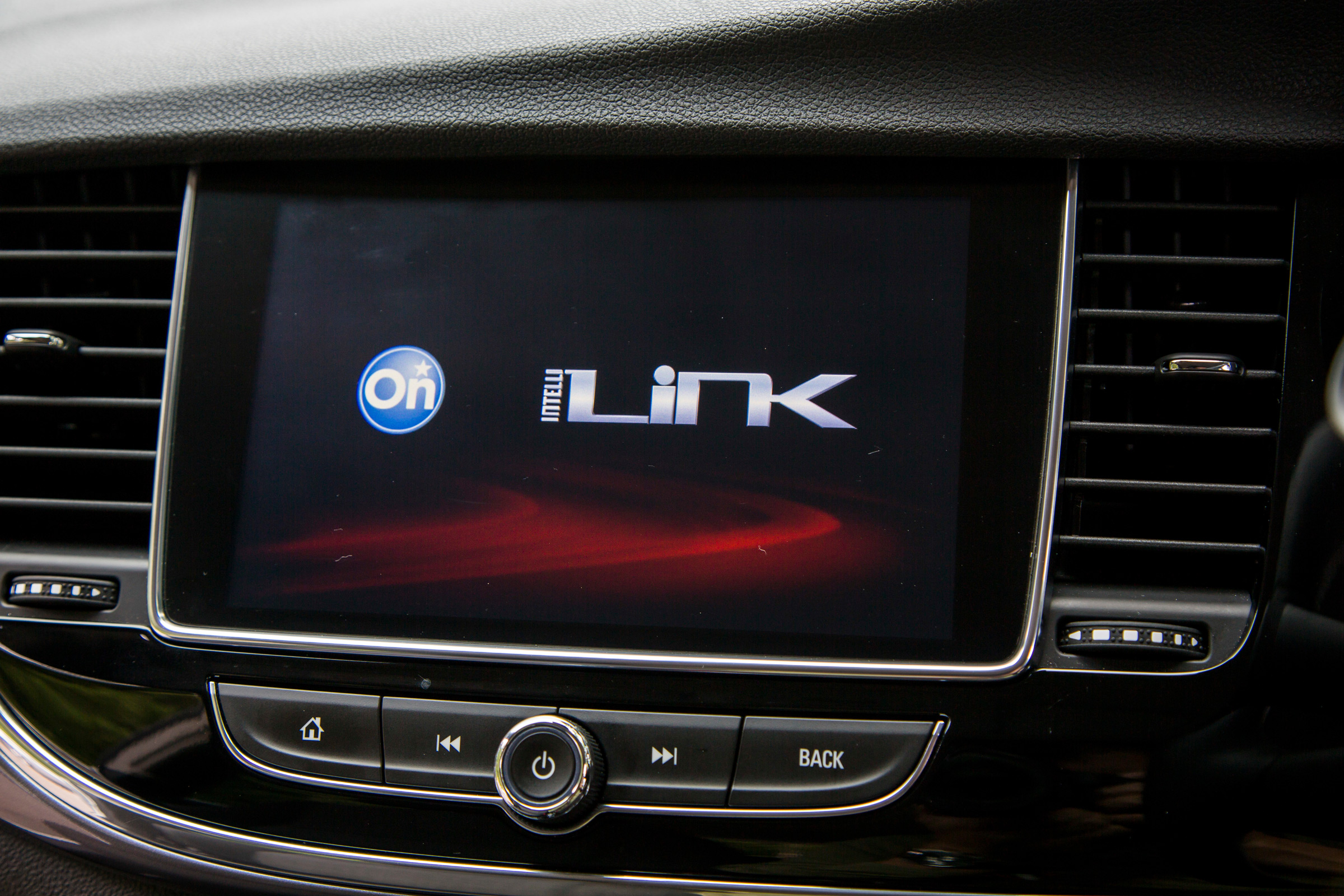 Vauxhall Mokka X 2016 - infotainment