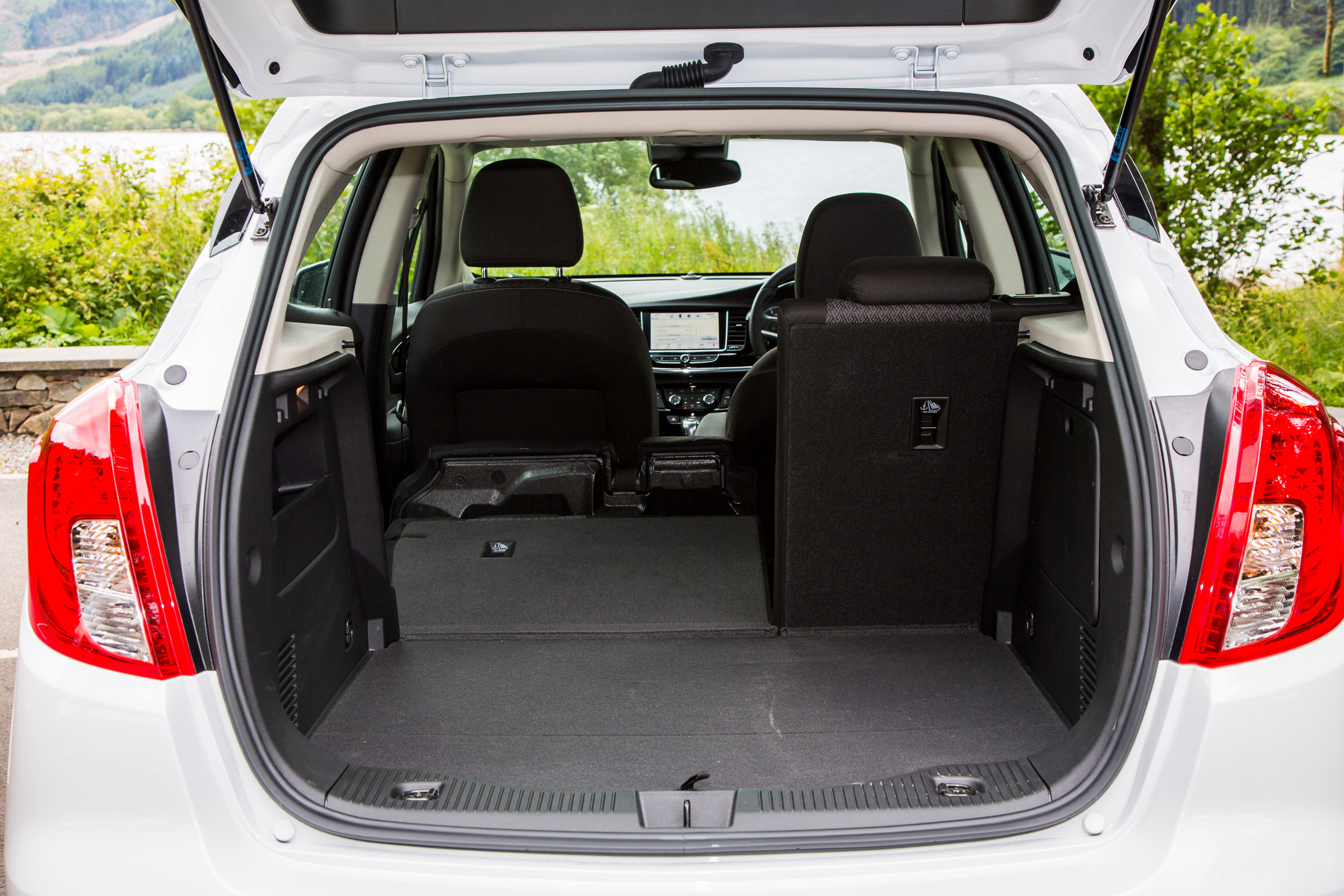 Vauxhall Mokka X 2016 - boot