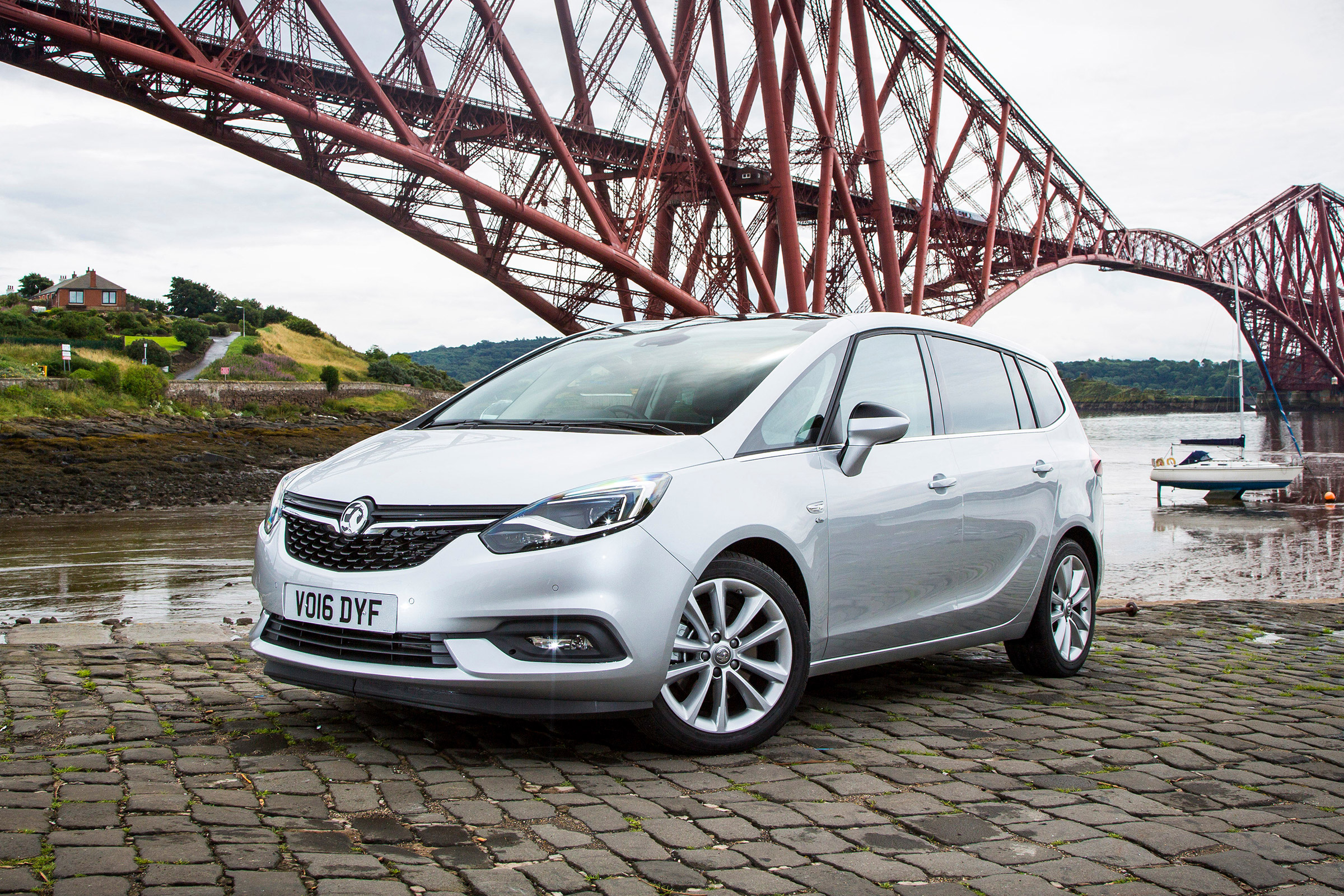 Vauxhall Zafira Tourer - front static