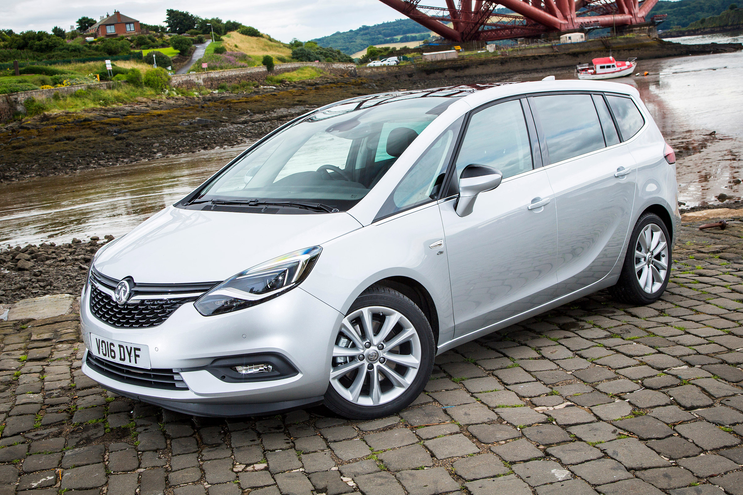 Vauxhall Zafira Tourer - front/side static