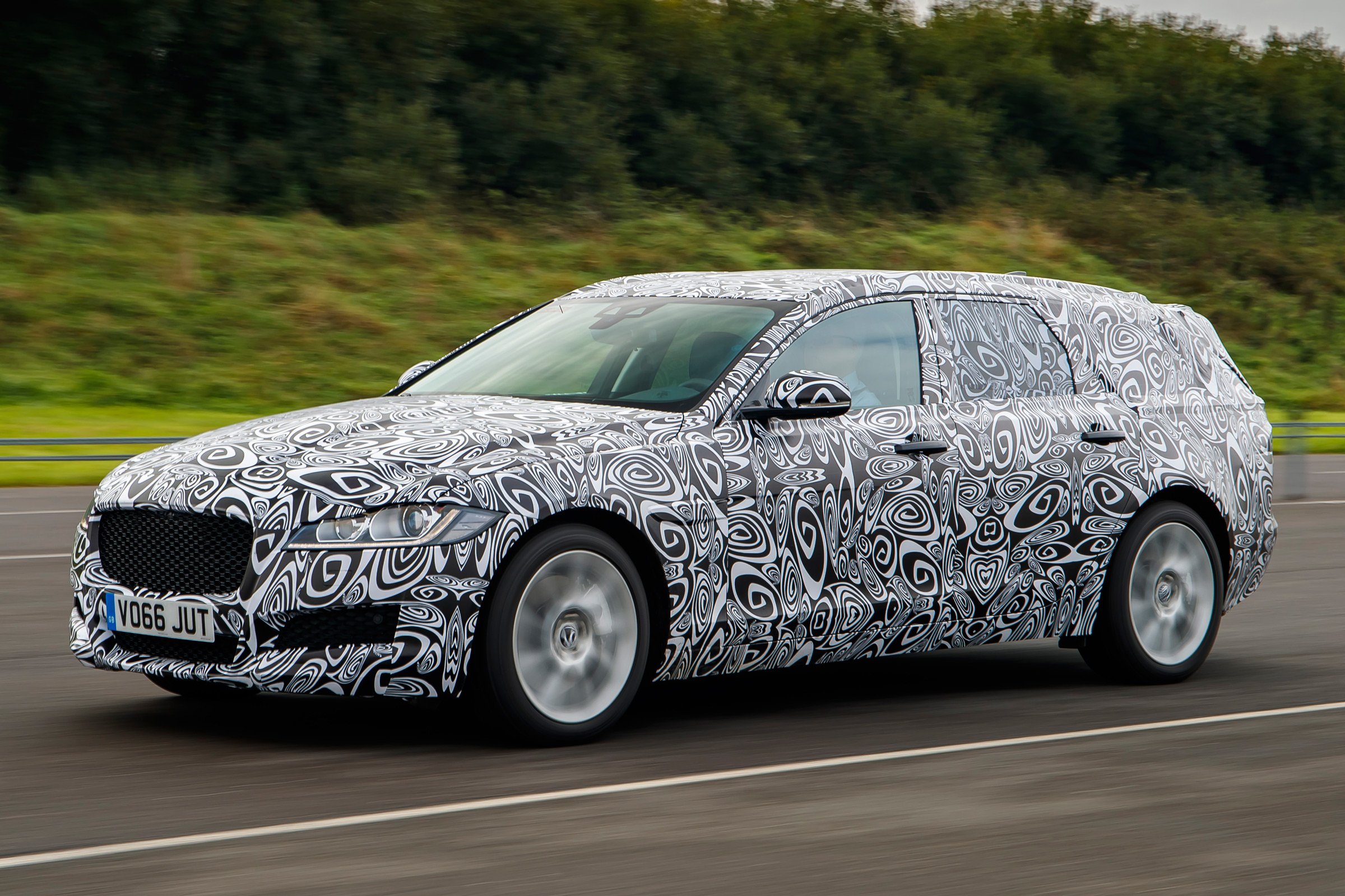 Jaguar XF Sportbrake spy shot 2017