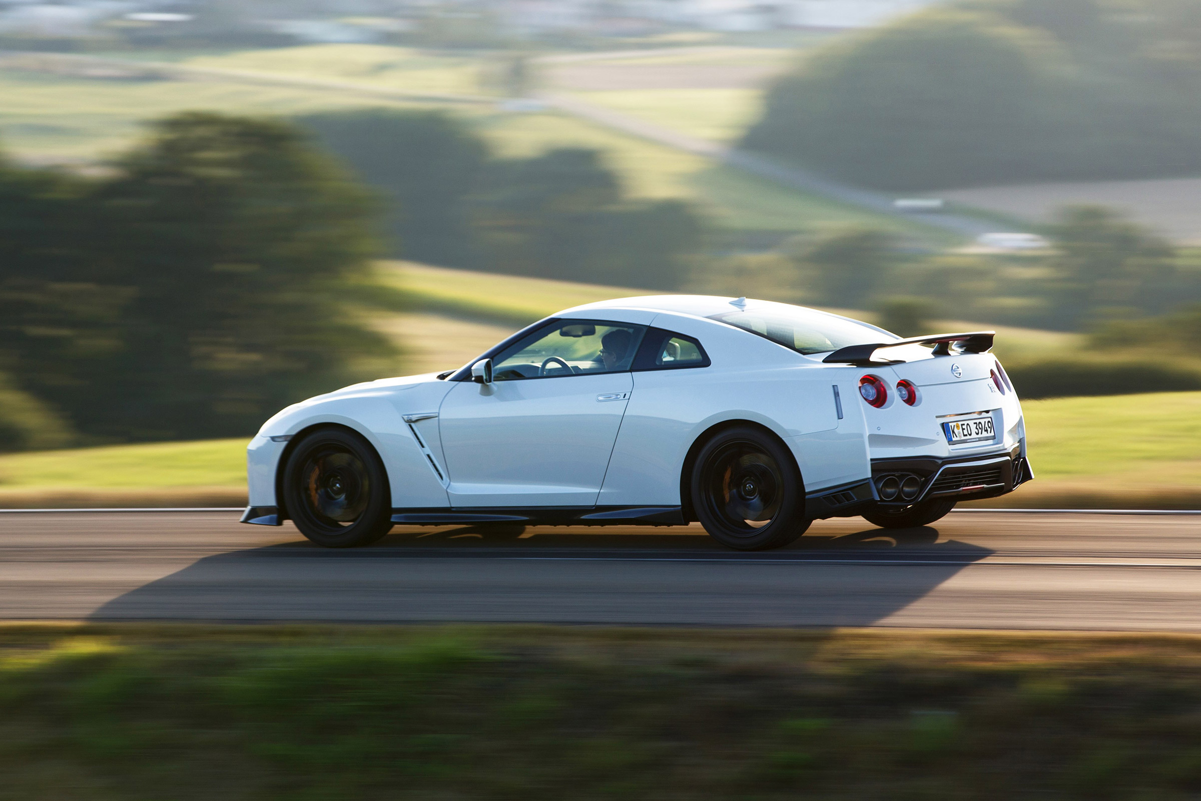 Nissan GT-R Track Edition - side