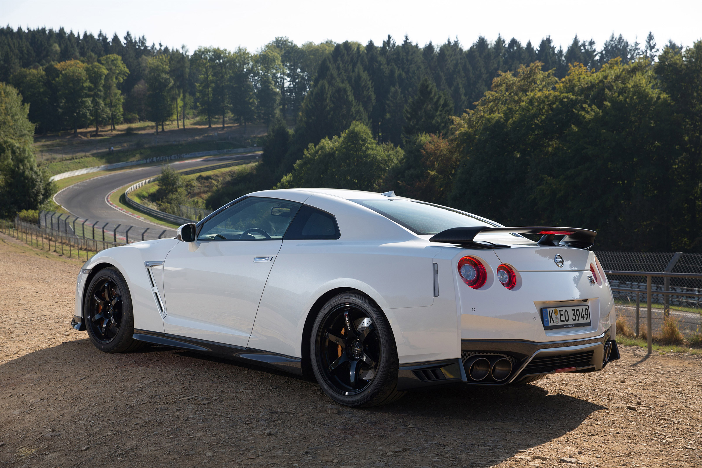 Nissan GT-R Track Edition - side static