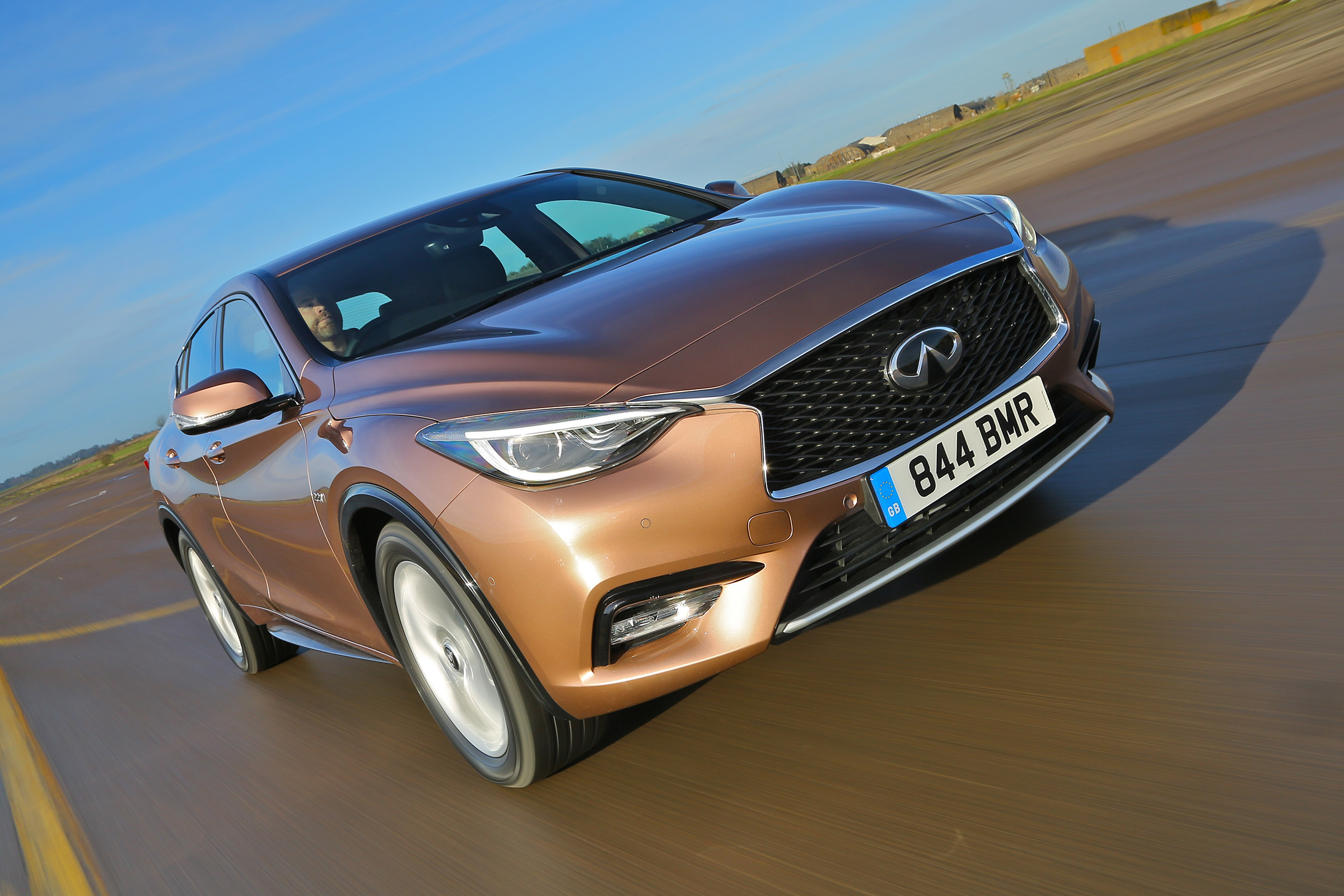Infiniti Q30 1.6 DCT - front