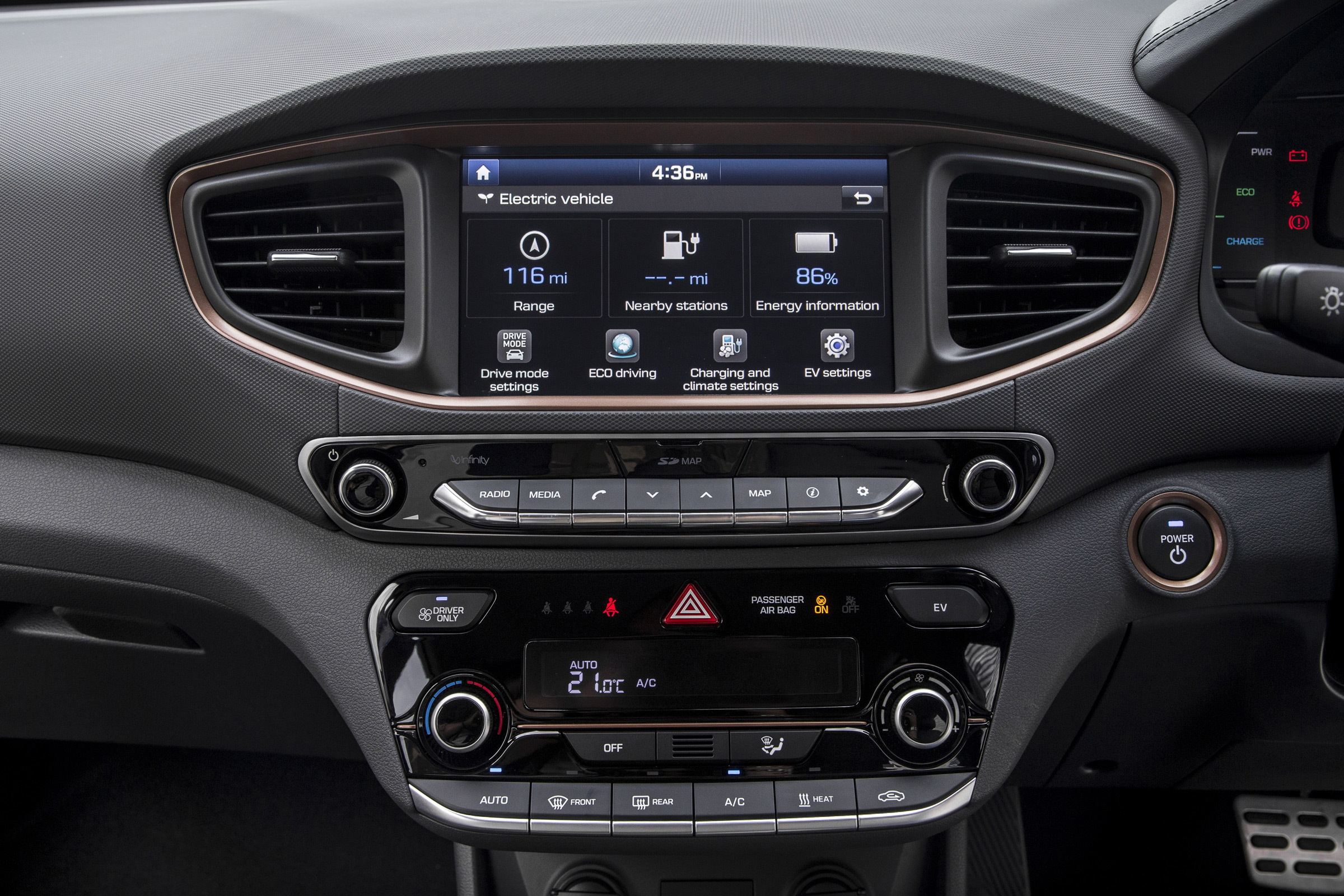Hyundai IONIQ EV 2016 UK - infotainment