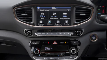 Hyundai IONIQ EV 2016 UK - infotainment