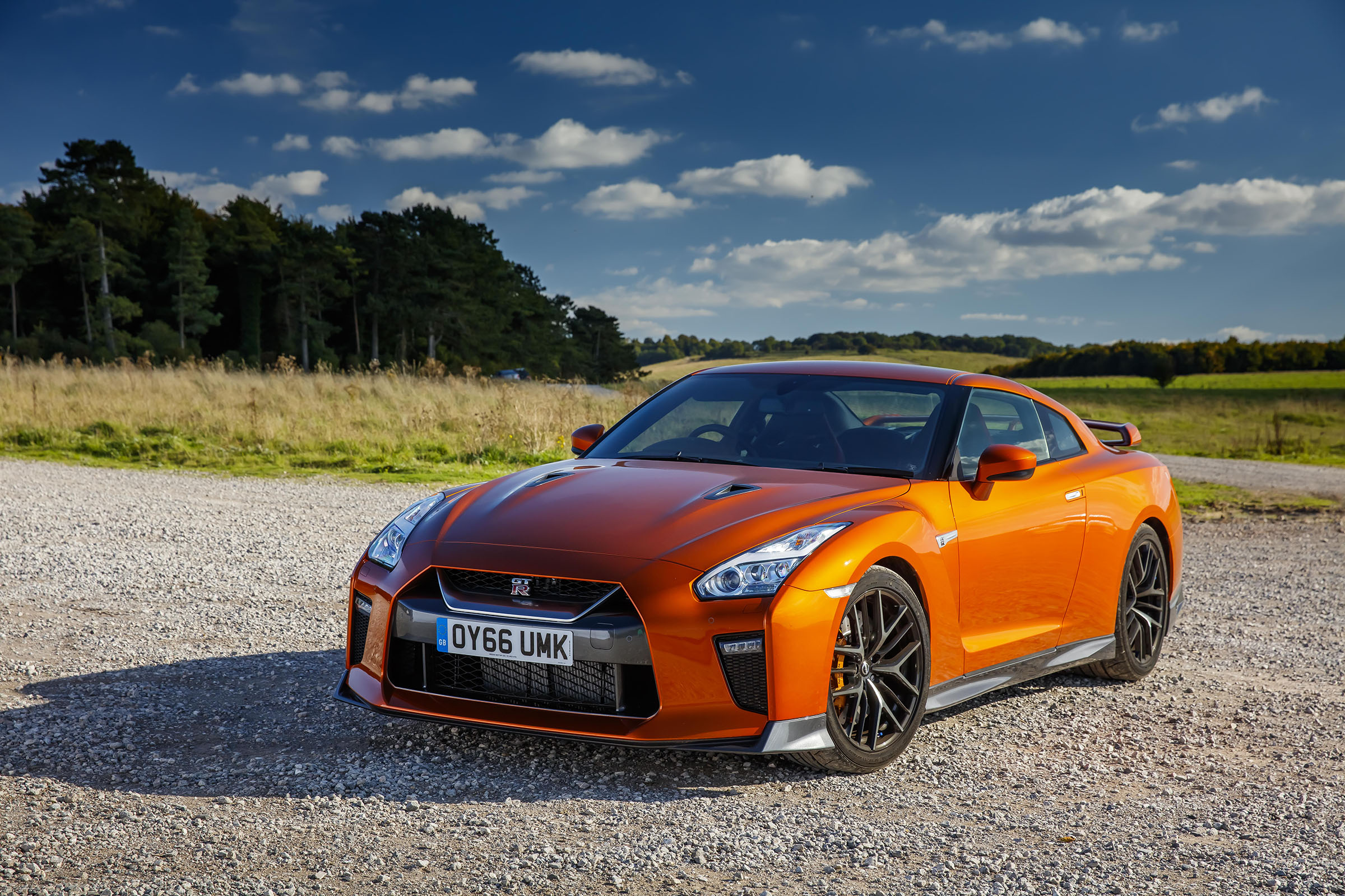 Nissan GT-R 2017 static front