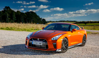 Nissan GT-R 2017 static front
