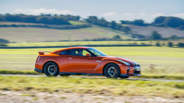 Nissan GT-R 2017 side