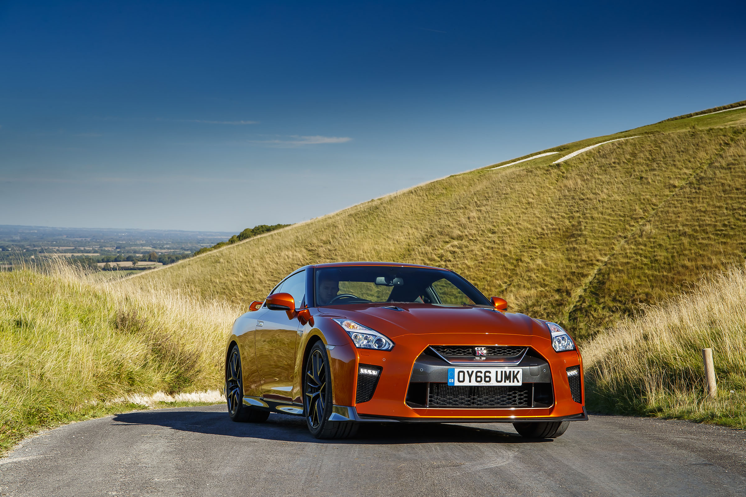 Nissan GT-R 2017 static front