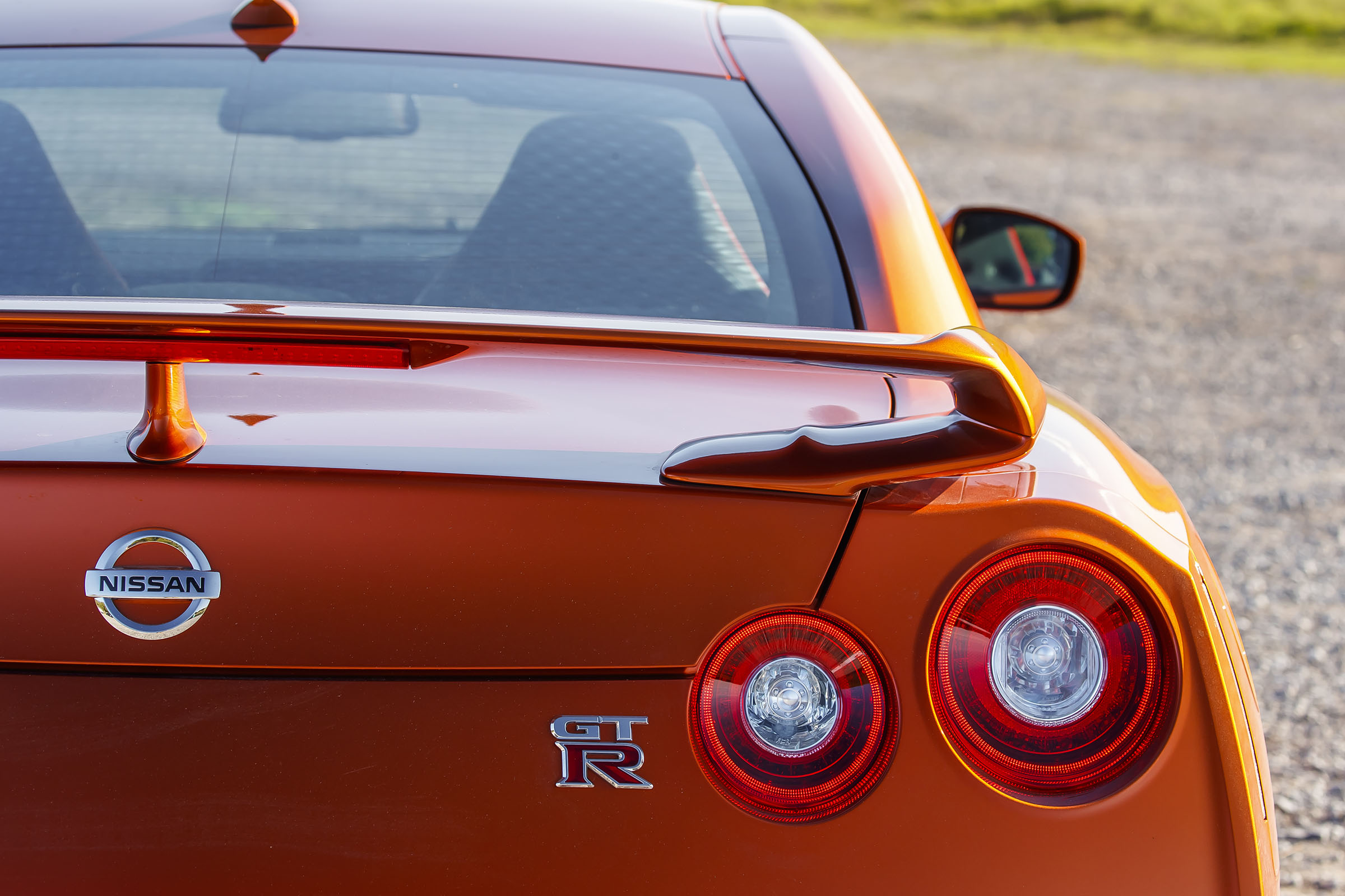Nissan GT-R 2017 lights