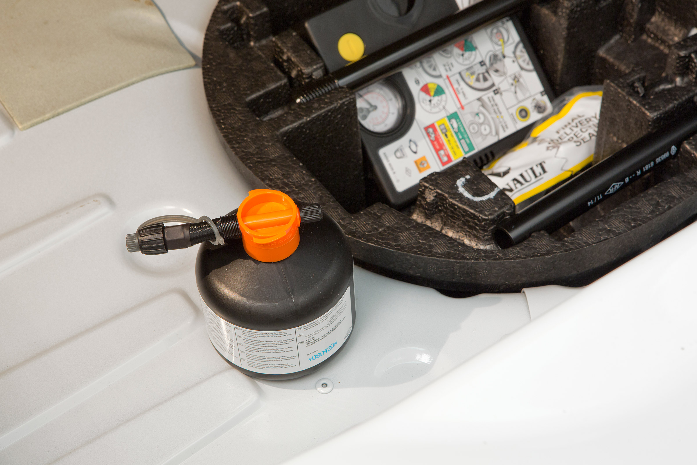 Used Renault ZOE - repair kit