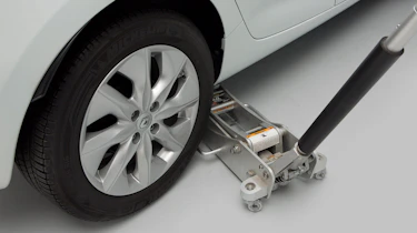 Used Renault ZOE - jack