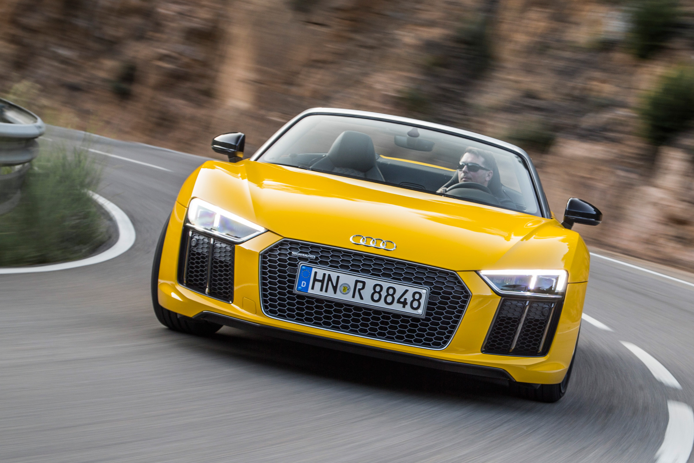 Audi R8 Spyder 2016 - front cornering