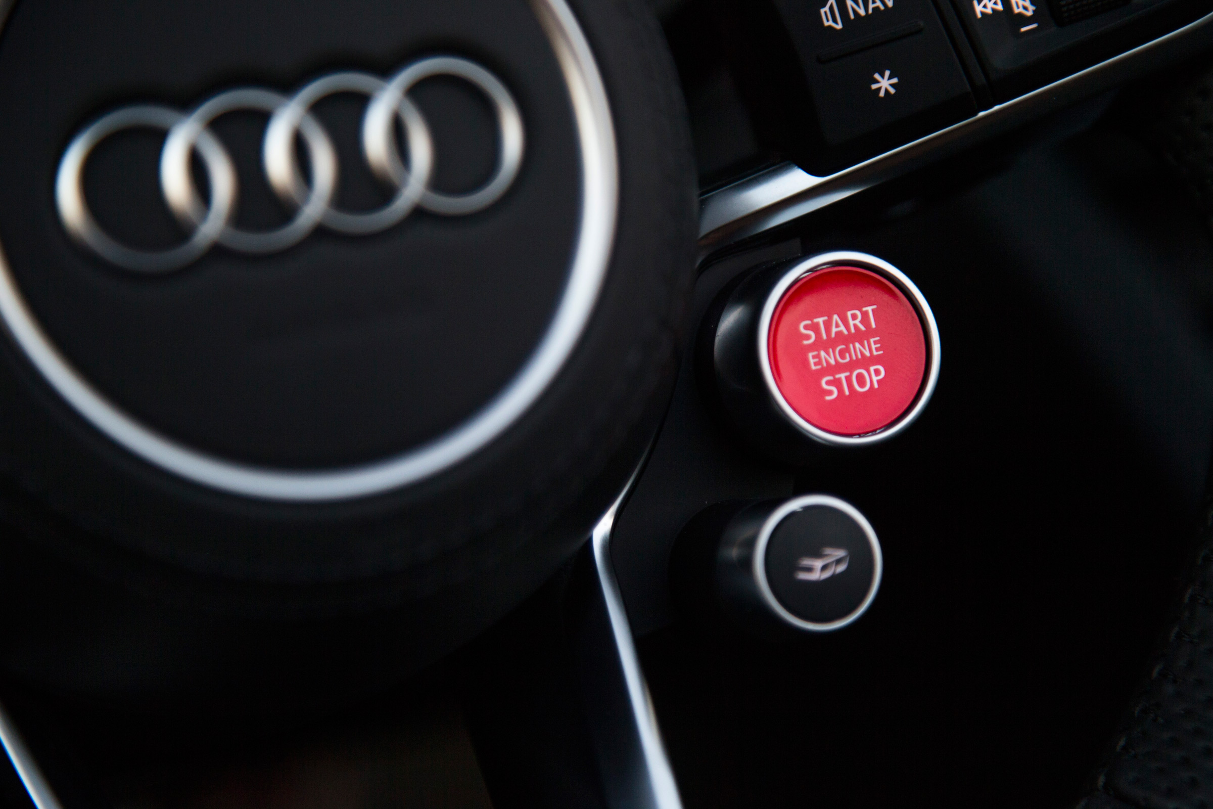 Audi R8 Spyder 2016 - starter button