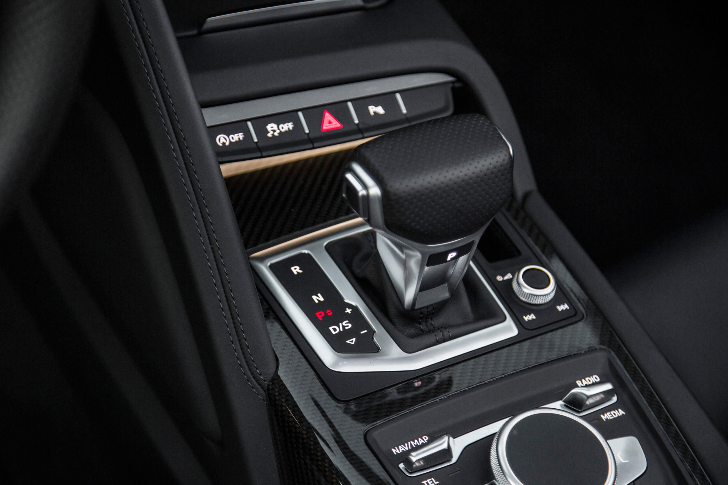 Audi R8 Spyder 2016 - centre console
