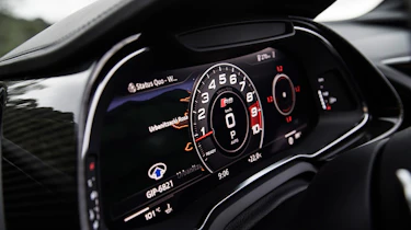 Audi R8 Spyder 2016 - instruments