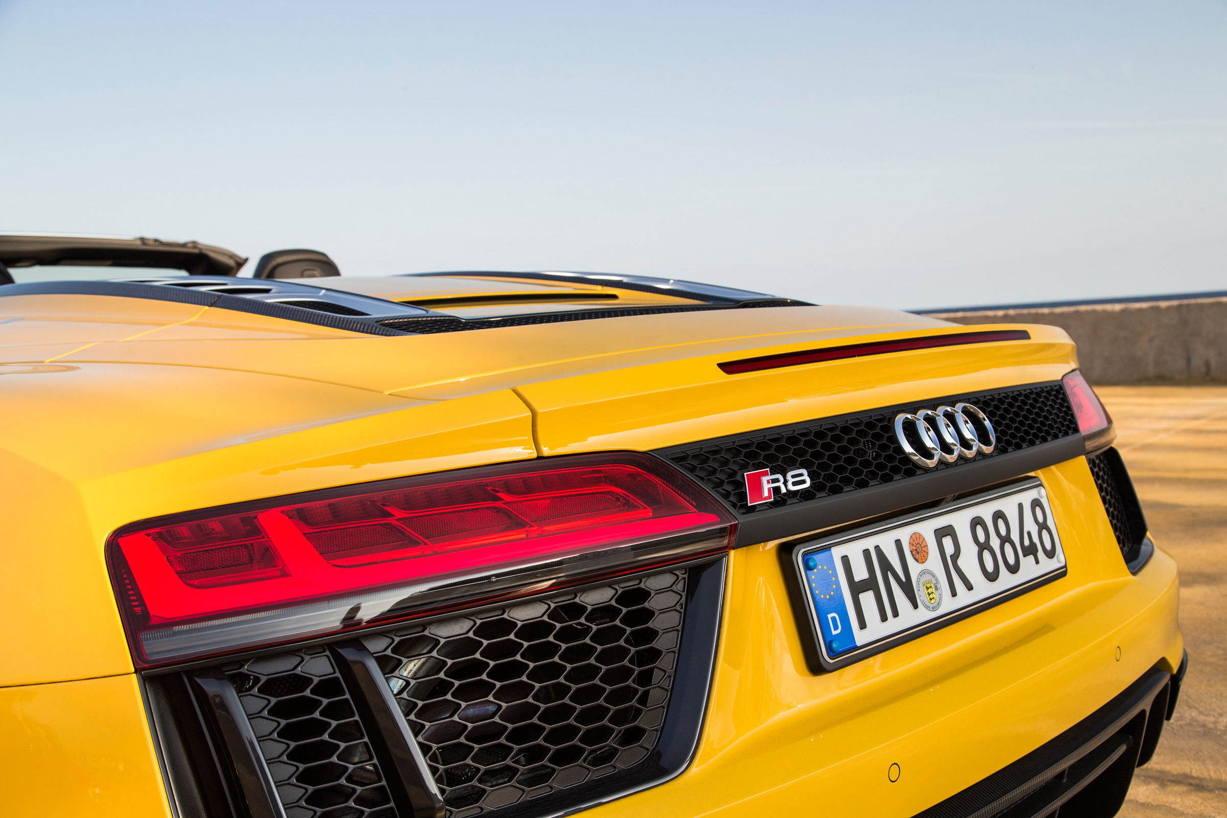 Audi R8 Spyder 2016 - rear light