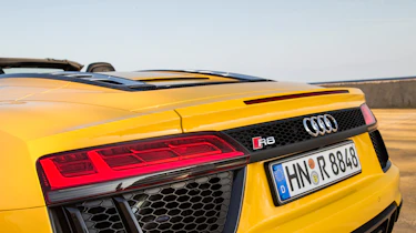 Audi R8 Spyder 2016 - rear light