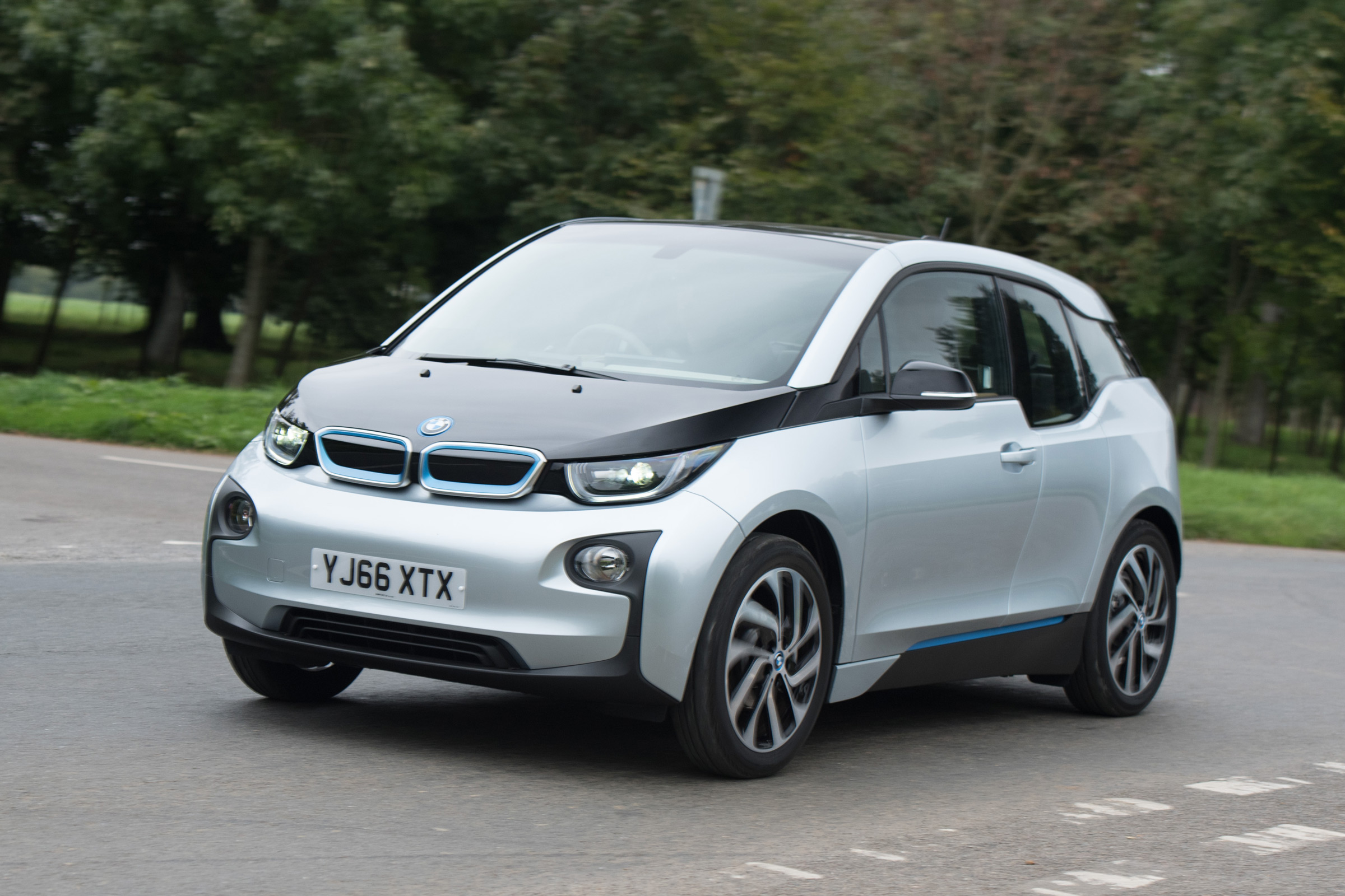 BMW i3 REx 94AH - new front cornering